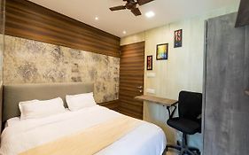 Hotel New Sky Palace Residency- Near International Airport Andheri East